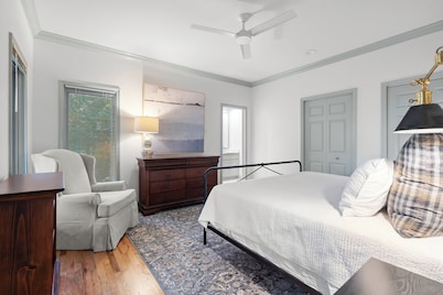 Charming Lake Burton Cottage – Private Dock & Boathouse