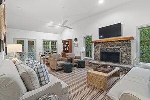 Smart TV, fireplace