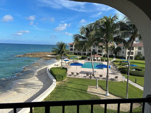 Stunning 2-bedroom Penthouse on Seven Mile Beach