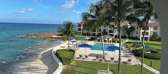 Stunning 2-bedroom Penthouse on Seven Mile Beach