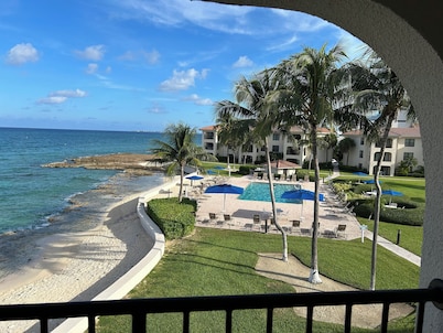 Stunning 2-bedroom Penthouse on Seven Mile Beach