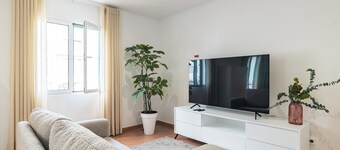 New Stylish Home w/ AC/Heat, Washer/Dryer & Dining Patio-Near Beach & Shops