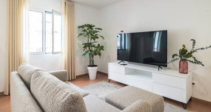 New Stylish Home w/ AC/Heat, Washer/Dryer & Dining Patio-Near Beach & Shops