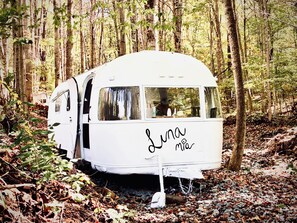 Property grounds - Charming 1-bedroom RV in Zionville for a cozy getaway (Zionville)