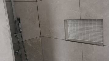 Handtücher, Seife, Toilettenpapier