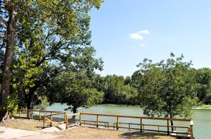 المنطقة المحيطة بالمنشأة