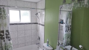 Towels, soap, toilet paper - Anna's Place (Palm Bay)