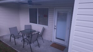 Outdoor dining - Anna's Place (Palm Bay)