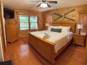 4 bedrooms, iron/ironing board, WiFi, bed sheets