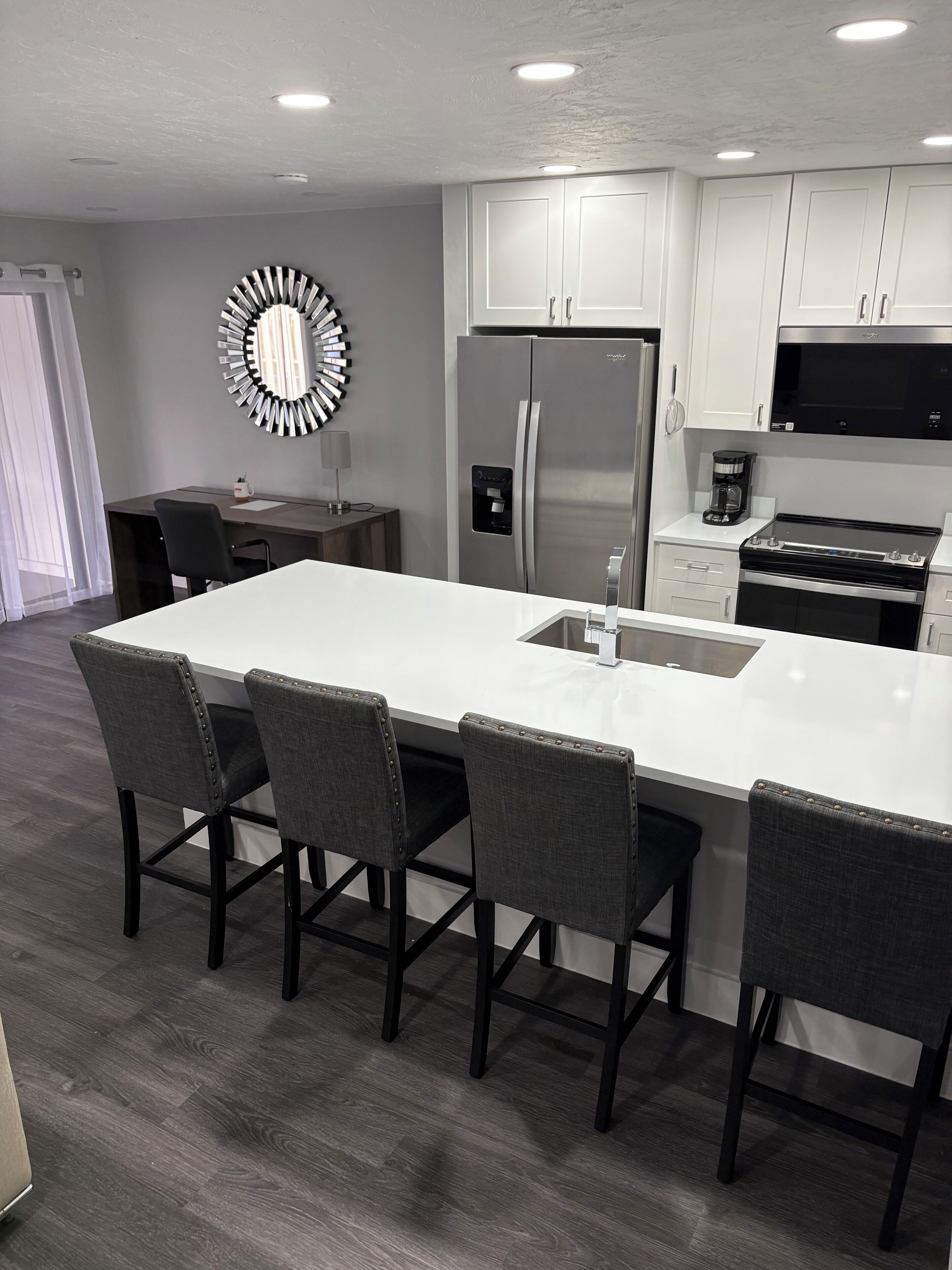 Microondas, parrilla de estufa y lavavajillas 