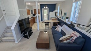 TV - The Niven Nook - Cozy Basement Suite with Private Entrance and Porch (Yellowknife)