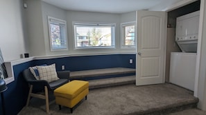 Interior - The Niven Nook - Cozy Basement Suite with Private Entrance and Porch (Yellowknife)