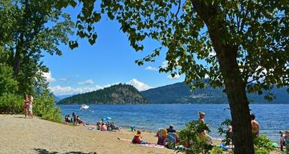 Shuswap Sanctuary a luxury Lakeview home with a Sauna and refined amenities