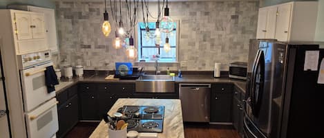 Mikrowelle, Ofen, Herdplatte, Geschirrspüler