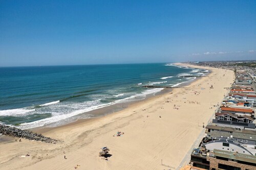 Steps to Lido Village and the Marina- Heart of Lido Island!