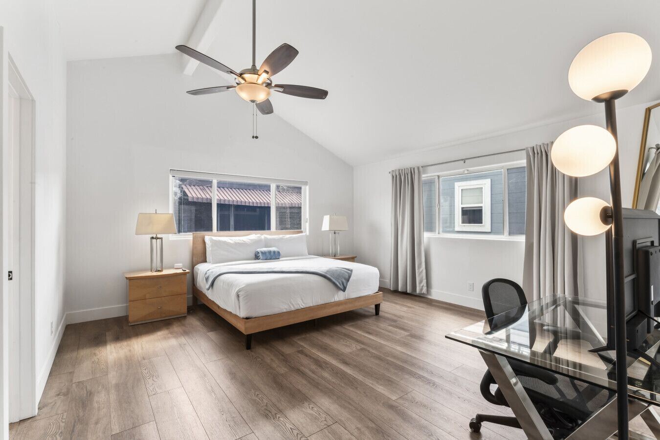 Steps To Lido Village And The Marina- Heart Of Lido Island, 2 Car Garage!! - Newport Beach, CA