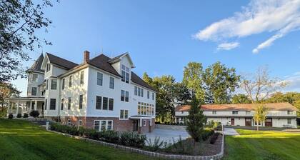 Parkway House Goshen Bed & Breakfast Suite #1
