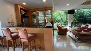 Room, 1 Bedroom, Accessible, Smoking | Interior