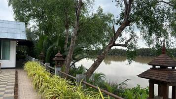 Room, 1 Bedroom, Accessible, Smoking | Property grounds