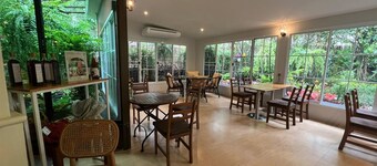 Room-rainbow Arokaya Holistic Longevity