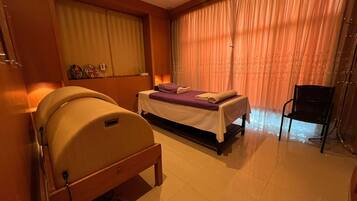 Room, 1 Bedroom, Accessible, Smoking | Spa