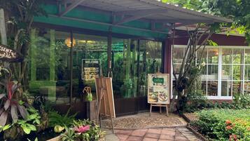 Room, 1 Bedroom, Accessible, Smoking | Garden