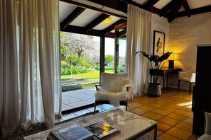 Interior - The Pavilion Yarra Valley pet friendly luxury retreat & boutique wedding venue (Coldstream)