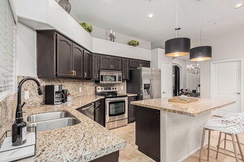 The Gilded Stay~Pool~Hot Tub~Theatre Room~Popcorn Bar!