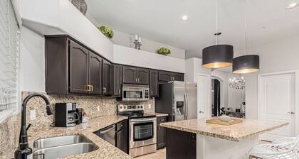 The Gilded Stay~Pool~Hot Tub~Theatre Room~Popcorn Bar!