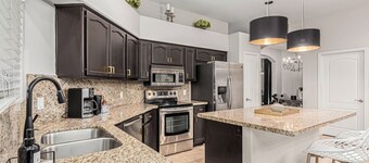 The Gilded Stay~Pool~Hot Tub~Theatre Room~Popcorn Bar!