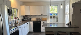 Brand new listing! Soothing farmhouse in Leeds near Grace’s cafe and the creek.