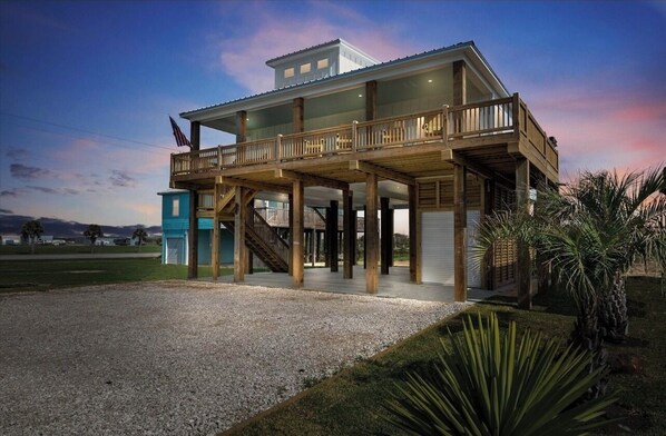 Exterior - Stunning 4-bedroom house on Bolivar Peninsula (Bolivar Peninsula)