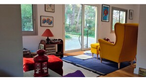 A room with a yellow armchair, a red lantern, and a blue mat on the floor. - BEACH FOREST CALM NATURE (Six-Fours-les-Plages)