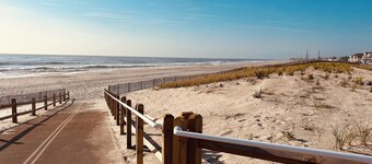 Ortley - Heated Pool, Steps to Private Beach - Bungalow 16 - Luxe, Laid-Back Fun