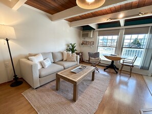 Smart TV, books - Ortley - Sleeps 4, Heated Pool! Steps to Private Beach, Parking - Bungalow 16 (Seaside Heights)