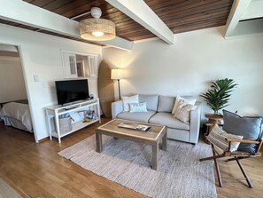 Smart TV, books - Ortley - Sleeps 4, Heated Pool! Steps to Private Beach, Parking - Bungalow 16 (Seaside Heights)