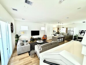 TV - The Pearl, 3 bedrooms townhouse, Medical Center (Houston)