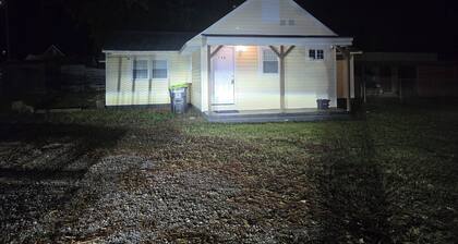 Tranquil 4-bedroom house with AC in Henderson