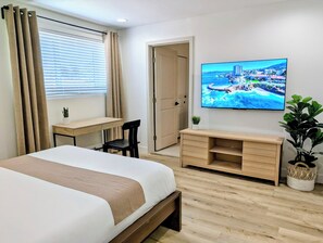 4 bedrooms, desk, iron/ironing board, free WiFi - Designer's Touch: stylish 4-bed in Paradise Hills, San Diego (San Diego)