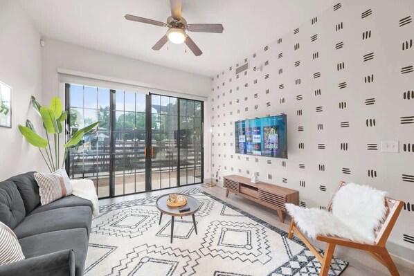 TV, offices - Japanese Zen 1BR | Bishop Arts No Cleaning Fee - D (Dallas)