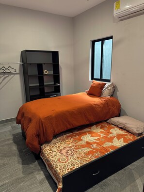 2 bedrooms, iron/ironing board, Internet, bed sheets