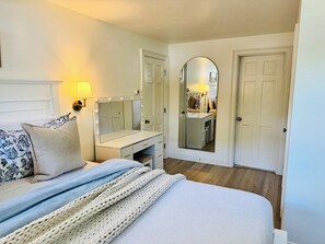 3 bedrooms, iron/ironing board, free WiFi, bed sheets - Osterville Retreat, Hot Tub, Beach Pass, 6 min from beach, 3 BR (Barnstable)