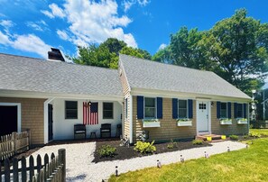 Exterior - Osterville Retreat, Hot Tub, Beach Pass, 6 min from beach, 3 BR (Barnstable)