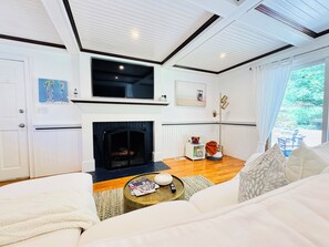 3 bedrooms, iron/ironing board, free WiFi, bed sheets - Osterville Retreat, Hot Tub, Beach Pass, 6 min from beach, 3 BR (Barnstable)