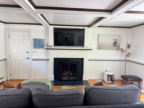 TV, fireplace - Osterville Retreat, Hot Tub, Beach Pass, 6 min from beach, 3 BR (Barnstable)