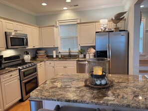 Mikroaaltouuni, uuni, liesi, astianpesukone