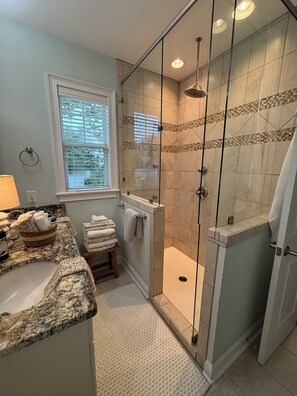 Shower, hair dryer, towels, soap - Waterfront home with ocean views and walk to Downtown Swansboro (Swansboro)