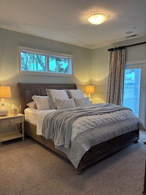 4 bedrooms, iron/ironing board, WiFi, bed sheets - Waterfront home with ocean views and walk to Downtown Swansboro (Swansboro)
