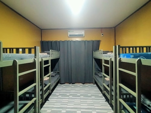 Yelcalibre Room Rentals