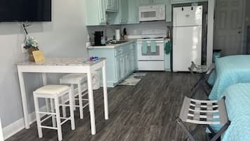 Deluxe Studio Suite, Balcony, Canal View | Free WiFi